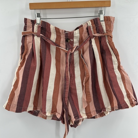 Madewell Paperbag Shorts in Rainbow Stripe 14 - Picture 4 of 7